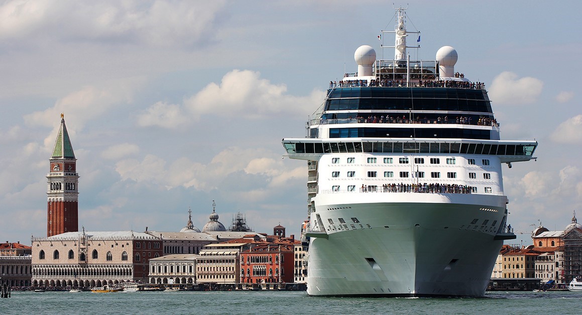Cruise-ship-in-Venice