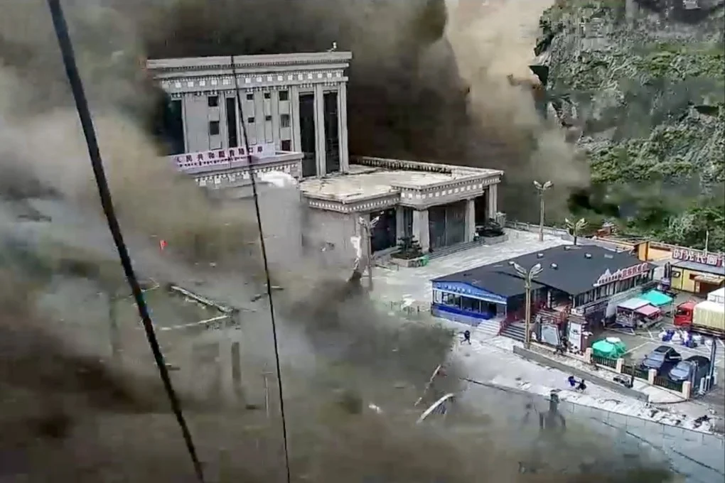 China-Nepal floods: More than 1,300 missing as fears grow of further flooding