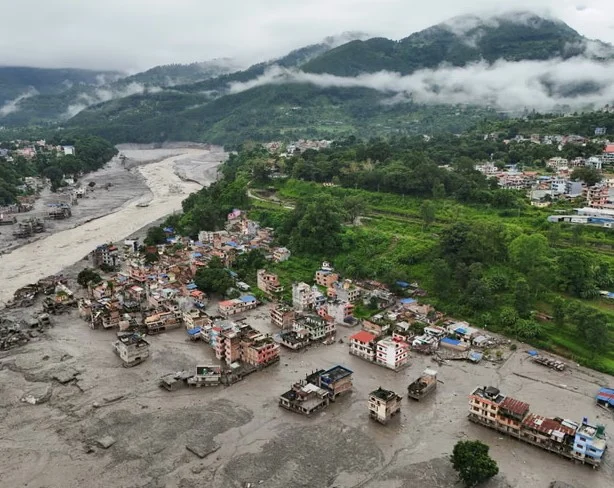 China halts rescue as Nepal flood disaster leaves hundreds dead and thousands missing