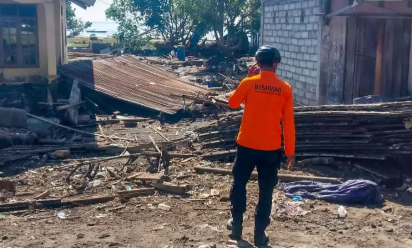Thousands await aid after deadly Indonesian earthquake kills 53 Earthquake
