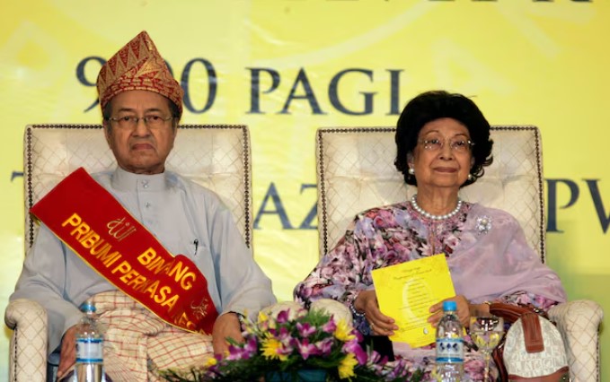 Wife of Malaysia’s ex-PM Mahathir Mohamad dies at 100 Mahathir wife death