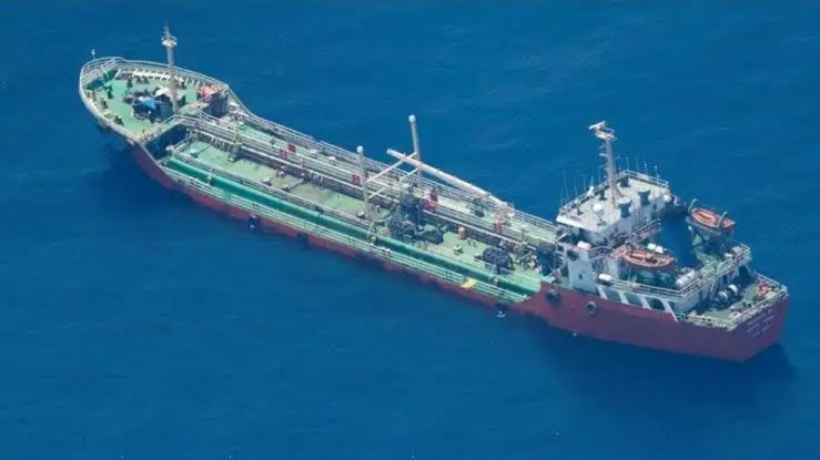Somali pirates kill five crew including three Pakistanis before tanker rescue