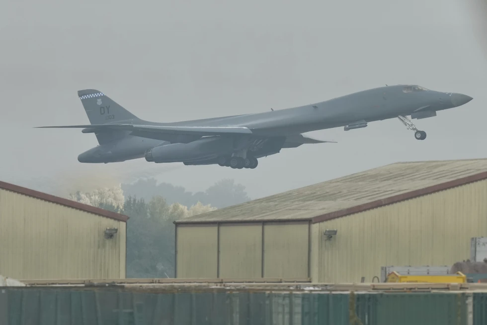 US removes all B-1 bombers from UK base amid security concerns